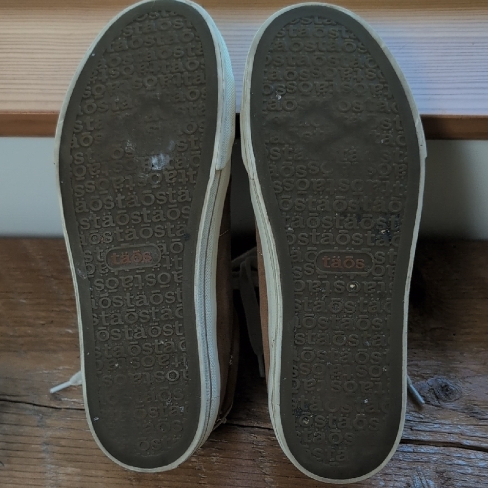 Taos Z Sole Footwear Sneaker Size Women 8.5 Golden Tan - Picture 4 of 7